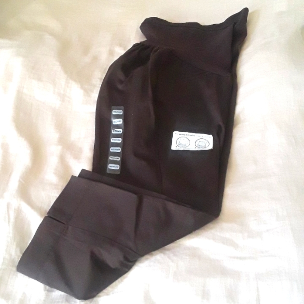 MATERNITY CROP PANTS SIZE MEDIUM